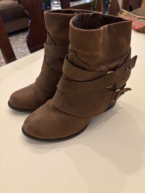 Fergalicious brown boots size 7